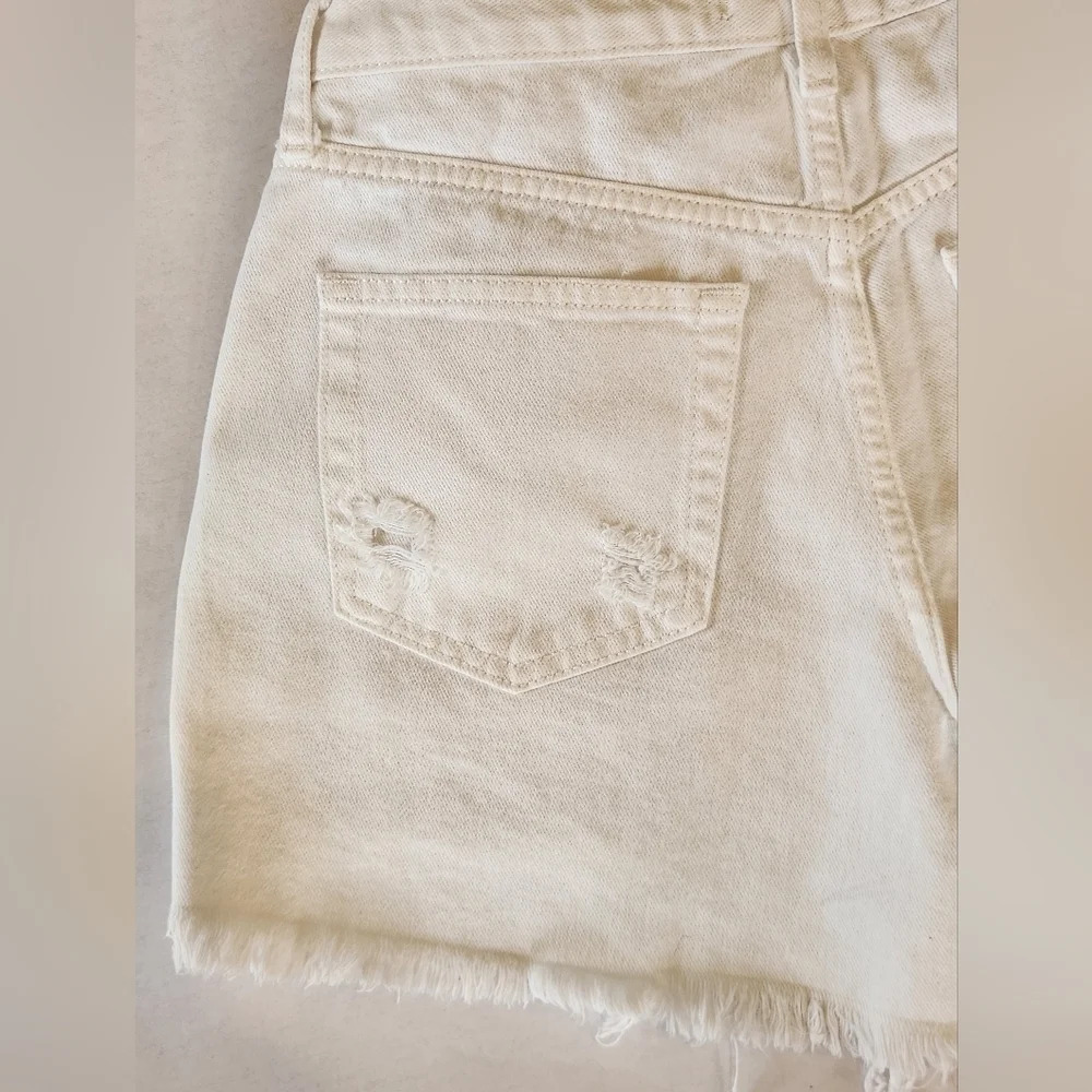 NWT || WE THE FREE || Sophia denim cut offs - Picture 5 of 8
